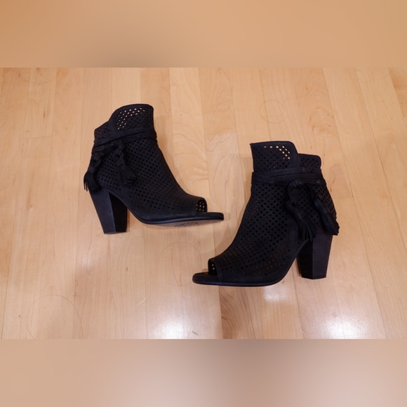Vince Camuto Kamey Booties - Picture 4 of 9